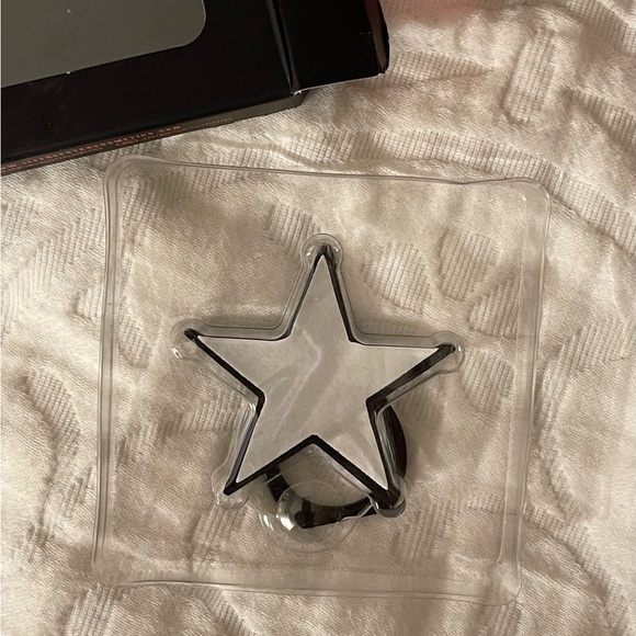 Jeffree Star Phone Ring in Black New in Box - Picture 4 of 6